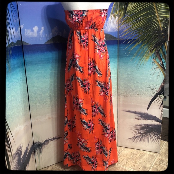 Hawaiian Strapless Maxi Dress - Picture 2 of 6